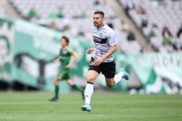 班凯罗三双魔术克鹈鹕 库兹马31分奇才胜国王